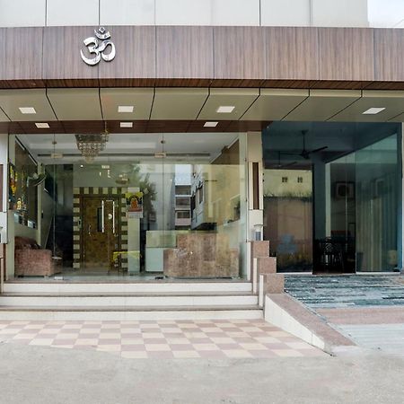 Super Hotel O Palkhi Road Near Sai Baba Temple Formerly Netra Sai Shirdi Exterior photo