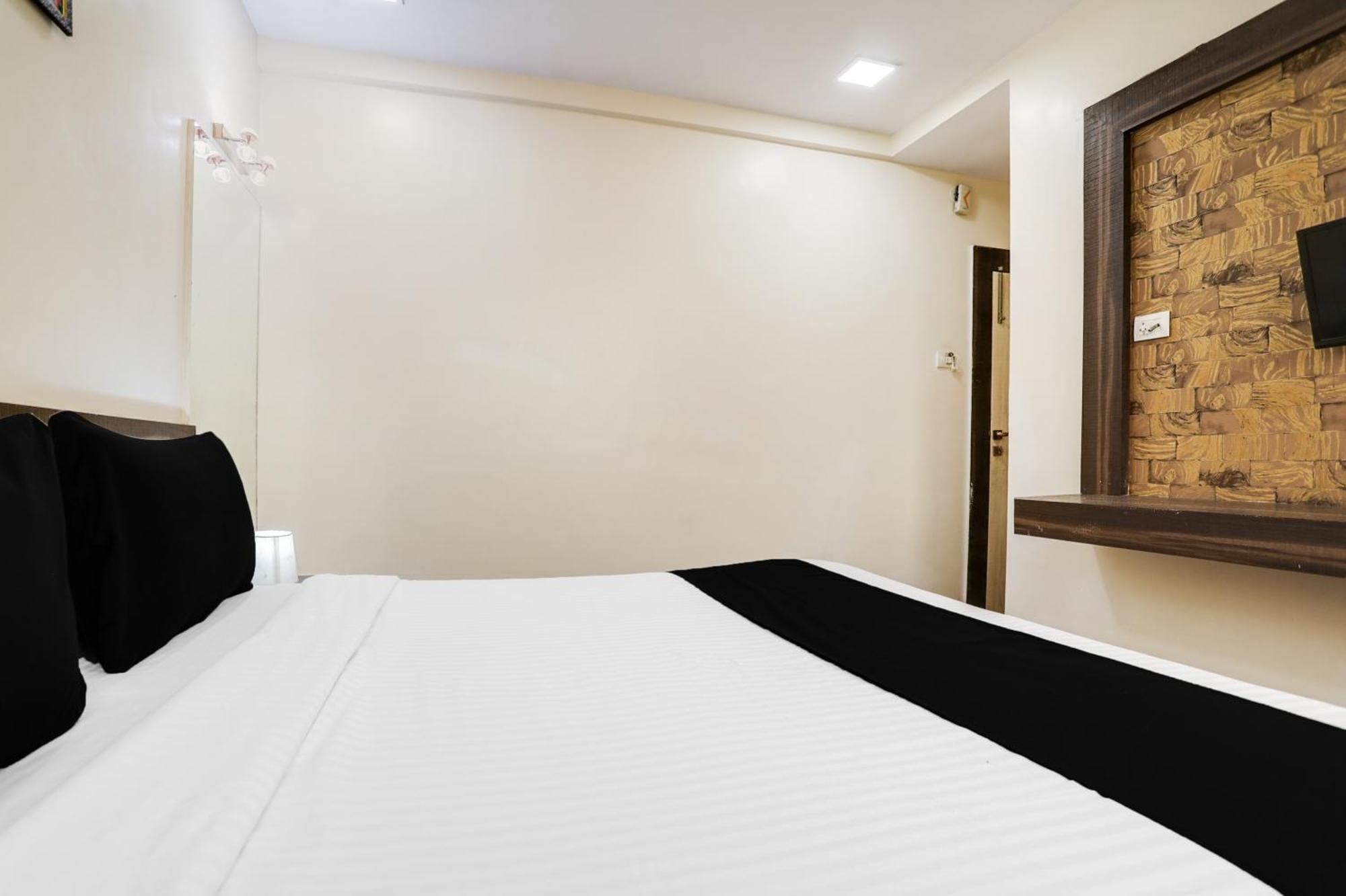 Super Hotel O Palkhi Road Near Sai Baba Temple Formerly Netra Sai Shirdi Exterior photo