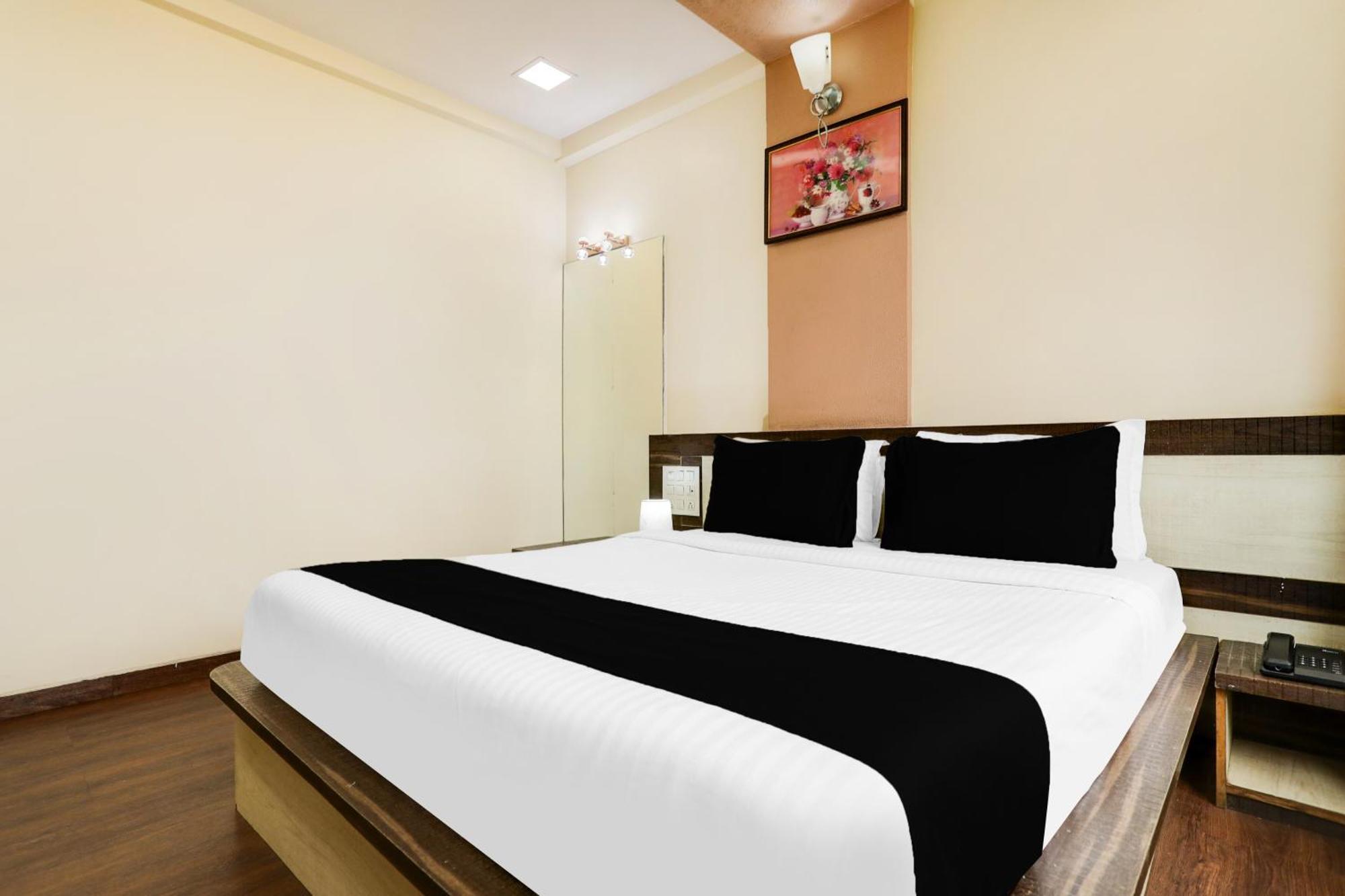 Super Hotel O Palkhi Road Near Sai Baba Temple Formerly Netra Sai Shirdi Exterior photo